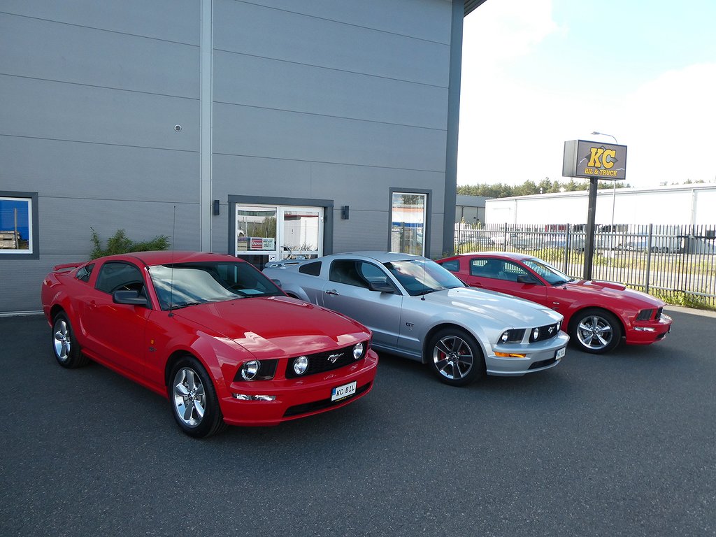 Ford Mustang 3 x Mustang GT Couper