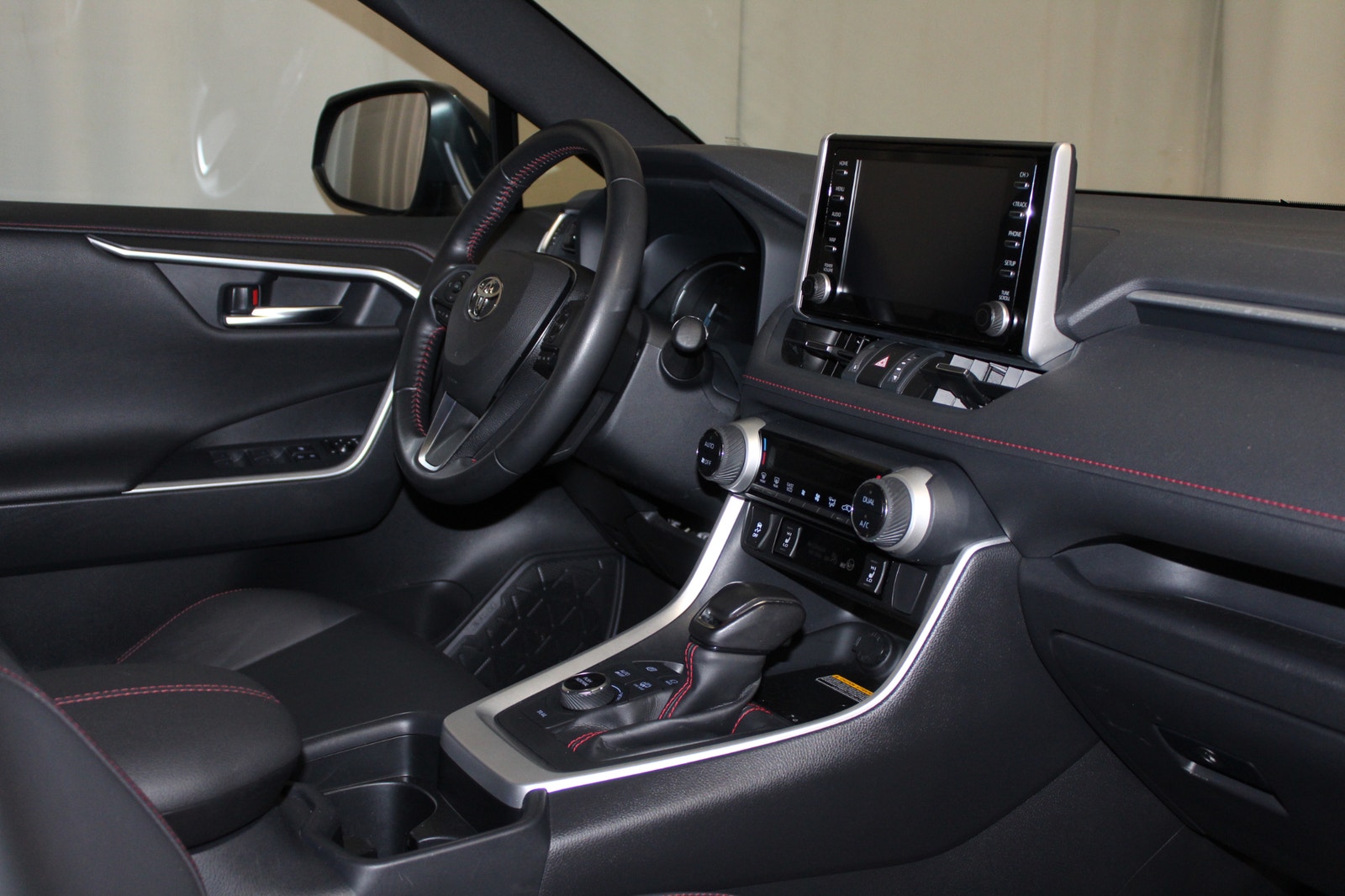 Toyota RAV4 Plug-in Hybrid E-CVT Launch Edition, Drag, B-Kamera 2021 - miniatyr 24