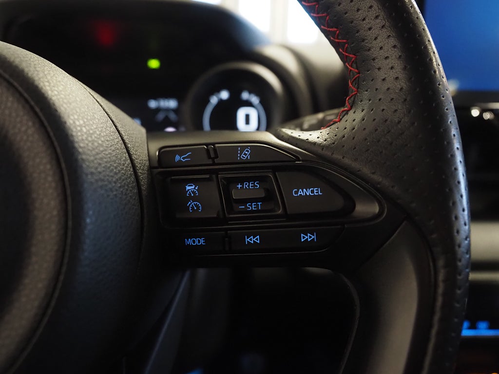 Toyota Yaris Hybrid 116hk CVT GR Sport |Navi|Backkamera|HUD|