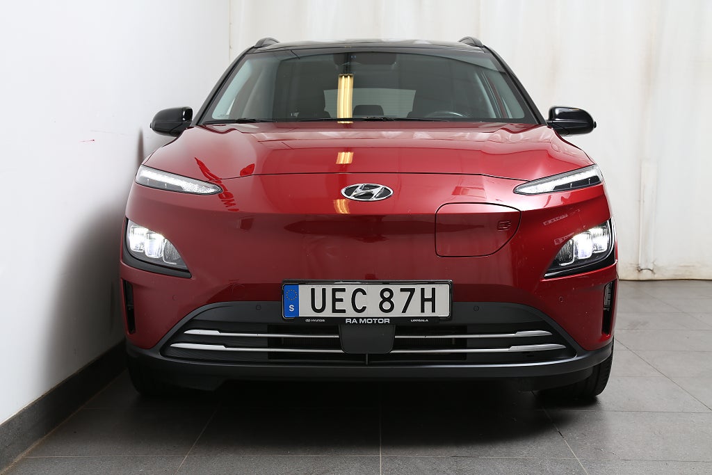 Hyundai Kona 64 kWh Essential 204hk Två-tons Lack Drag Nybilsgaranti 2022