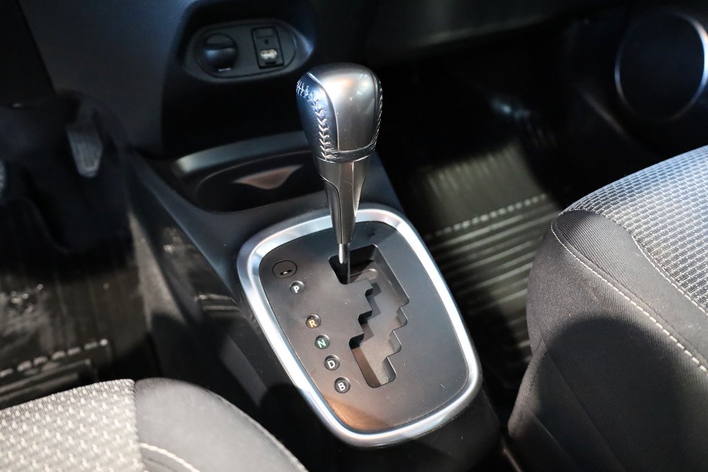 Toyota Yaris Hybrid e-CVT Active Kamera 6400 mil Blåtand 2015