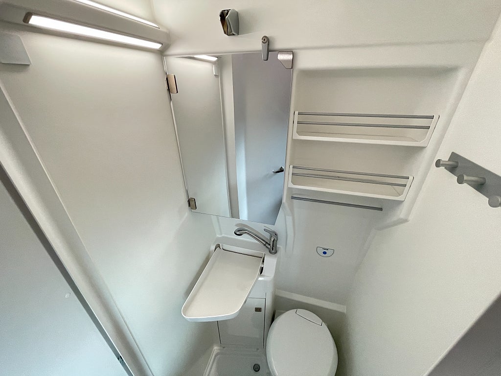 Volkswagen Grand California 600 / Under 6m / Taksäng / Automat / B-kort / E - Volkswagen