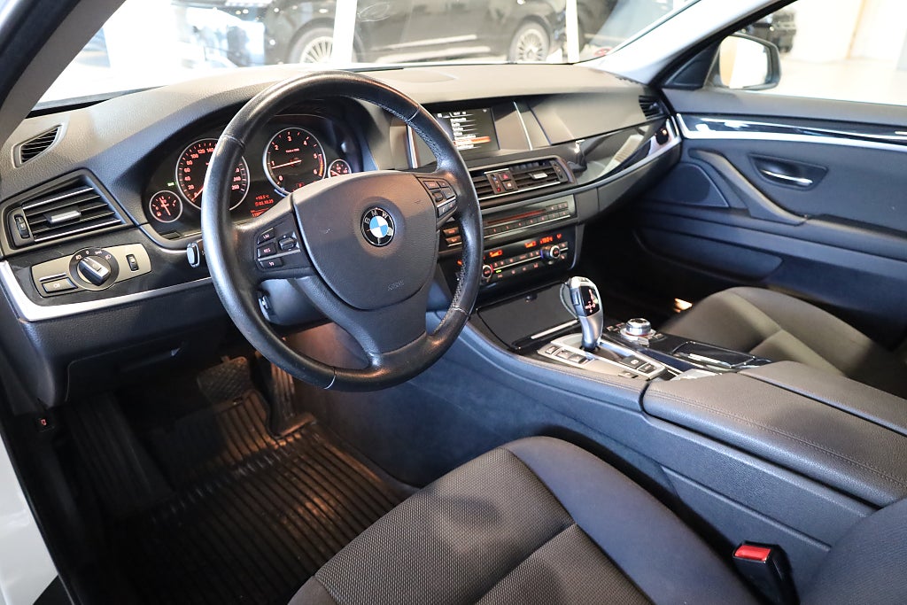 BMW 520 d Touring Aut Drag PDC Connected Blåtand Rattvärme 2016