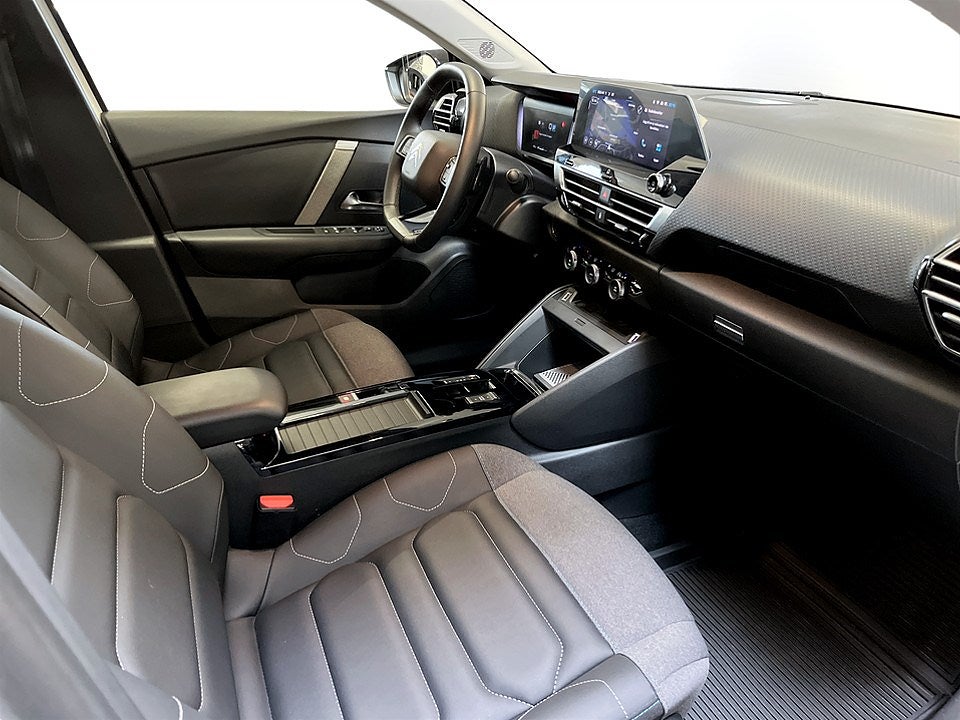 Bild på Citroën C4 X Shine 1.2 PT 130hk Aut - 360-KAMERA, CARPLAY