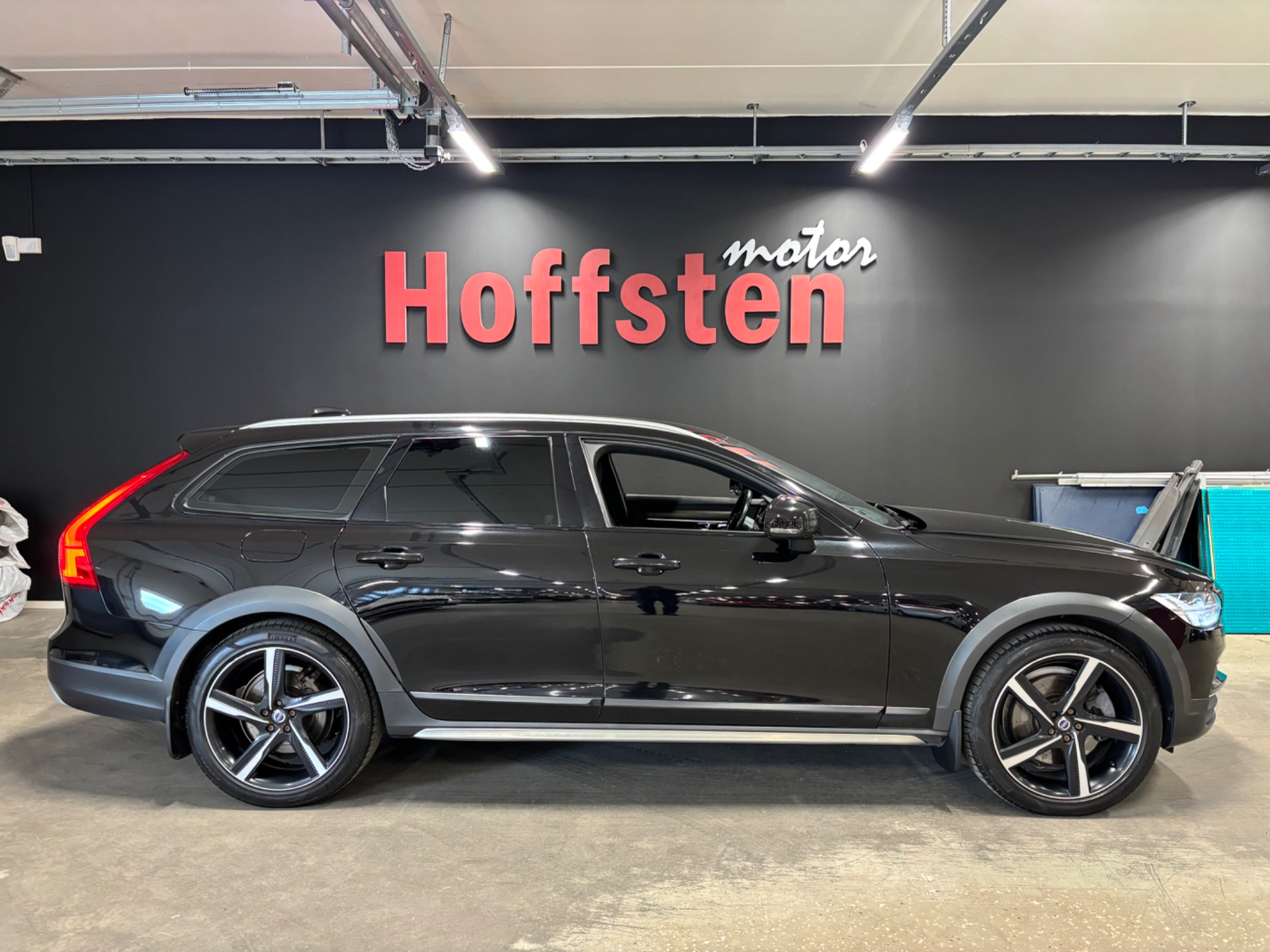 Volvo V90 Cross Country 2019, kuva 2/39