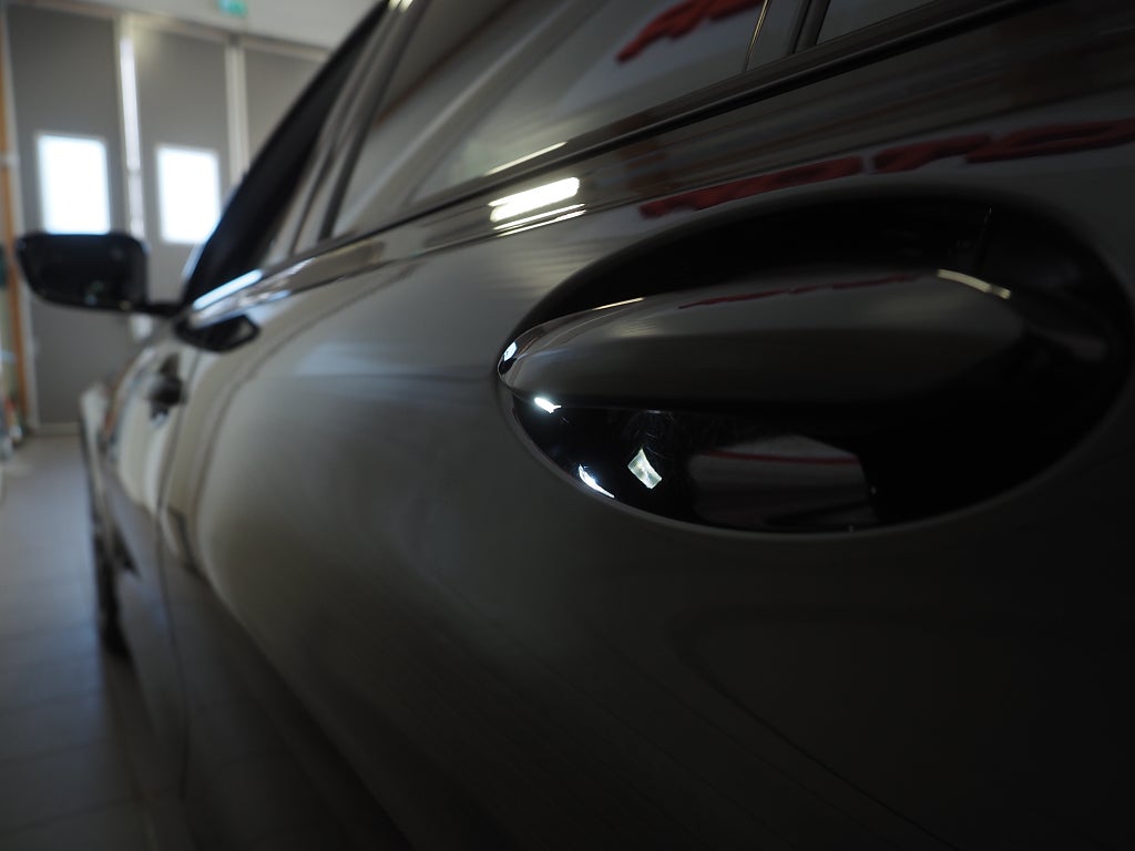 BMW 330e Plug-in Touring 292hk Sport Line | Drag | Navi |