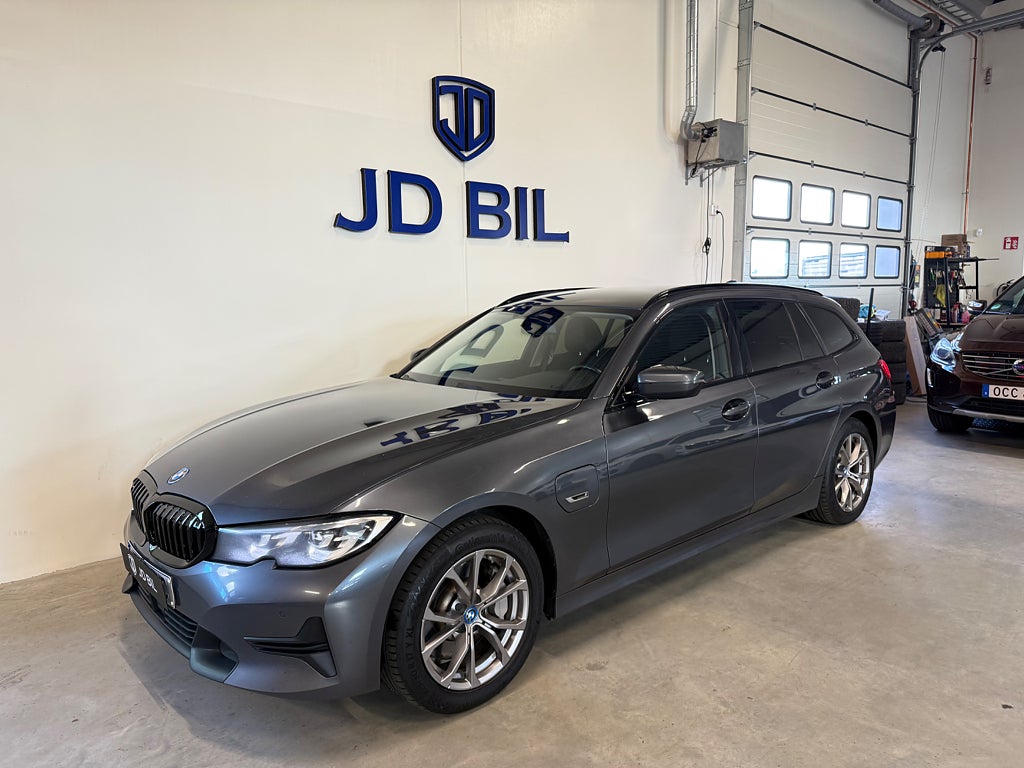 BMW 330e xDrive Touring Sport line Drag Adaptiv farthål 292hk