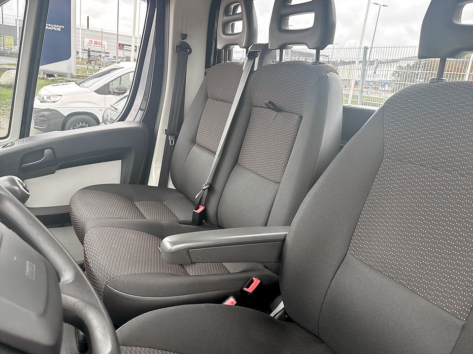 Bild på Peugeot Boxer Chassi Cab 335 3.0 HDi 177hk FARTHÅLLARE