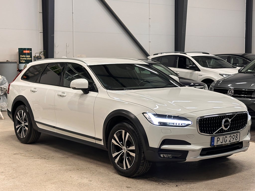 Volvo V90 Cross Country D4 AWD 190HK PRO DRAG B-KAM NAVI VOC BLIS DVÄRM CARPLAY