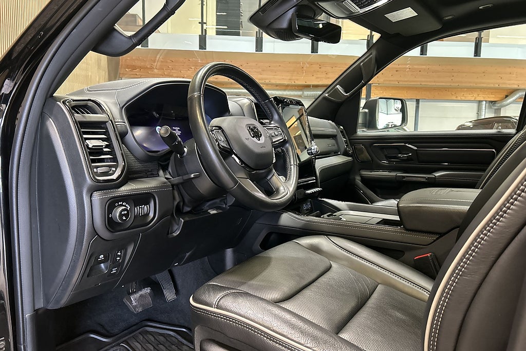 Dodge RAM 1500  5.7 V8 HEMI 4x4 Limited Night Rambox Delad lucka