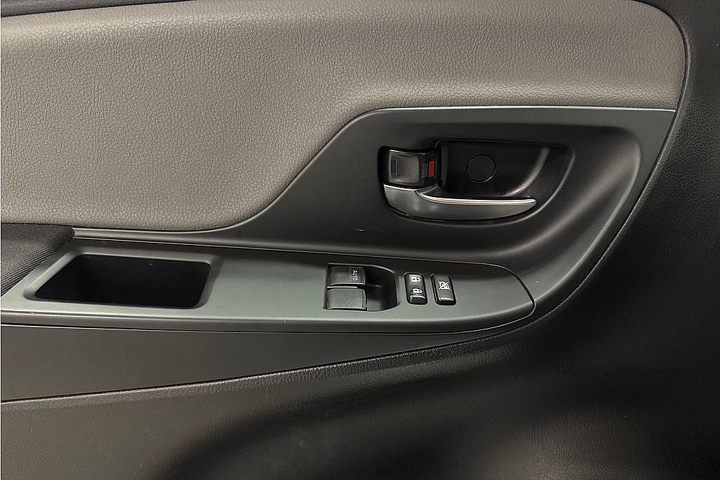 Toyota Yaris Hybrid, 1 brukare, FR 2,95%, P-sensorer fr & bak, tonade rutor