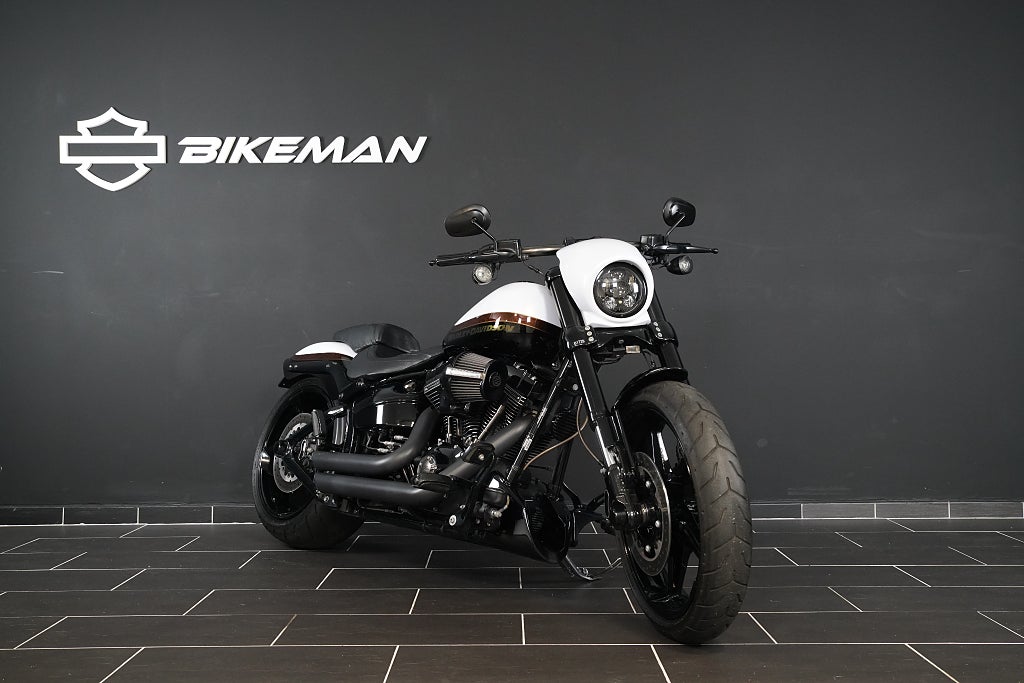 Harley-Davidson FXSE CVO Pro Street Breakout Vance & Hines
