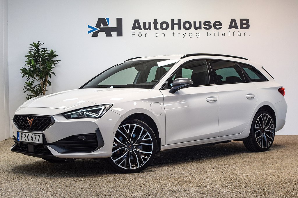 Cupra Leon ST e-Hybrid 245HK Plug-In Drag Cockpit B-Kamera