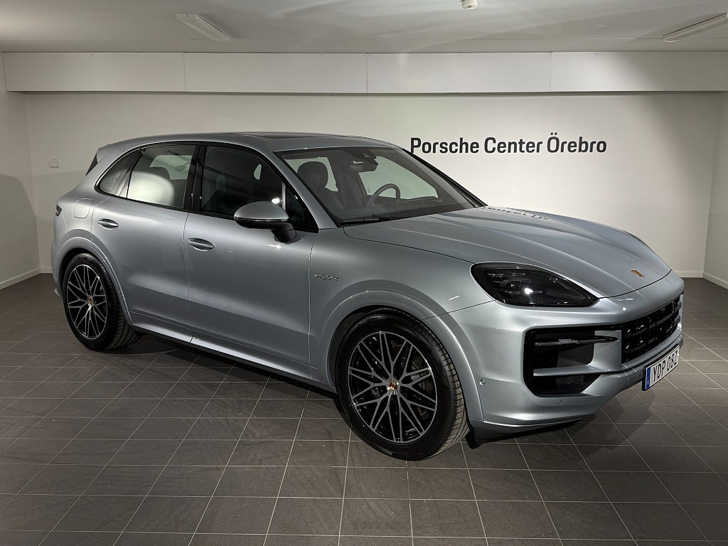 Porsche Cayenne E-Hybrid "Travel Edition"