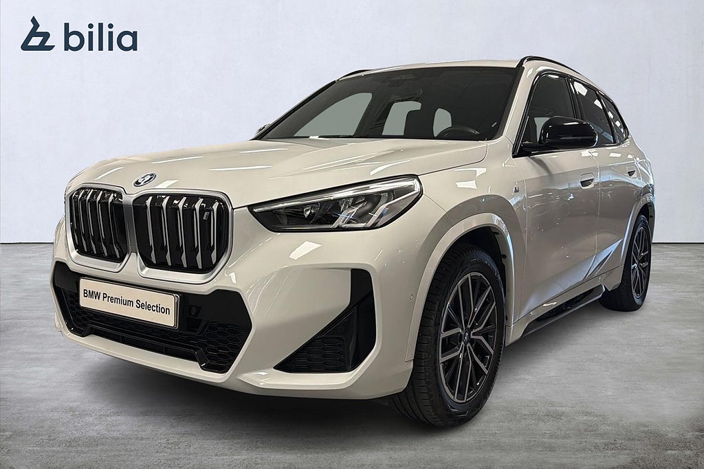 BMW iX1 xDrive 30 M-sport | Panorama | H&K | Backkamera  