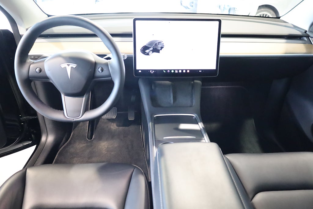 Tesla Model Y Standard Range RWD Navi Kamera Leasbar Drag Pano 2023