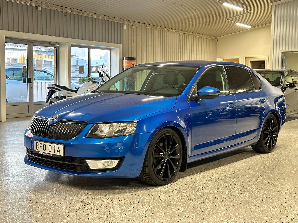 Skoda Octavia 1.6 TDI Ambition Euro 5 Kamrem Bytt Nya däck Ny bess