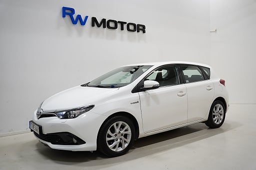 Toyota Auris Hybrid e-CVT Active M-värm B-kamera Navi RÄNTA 2,95%