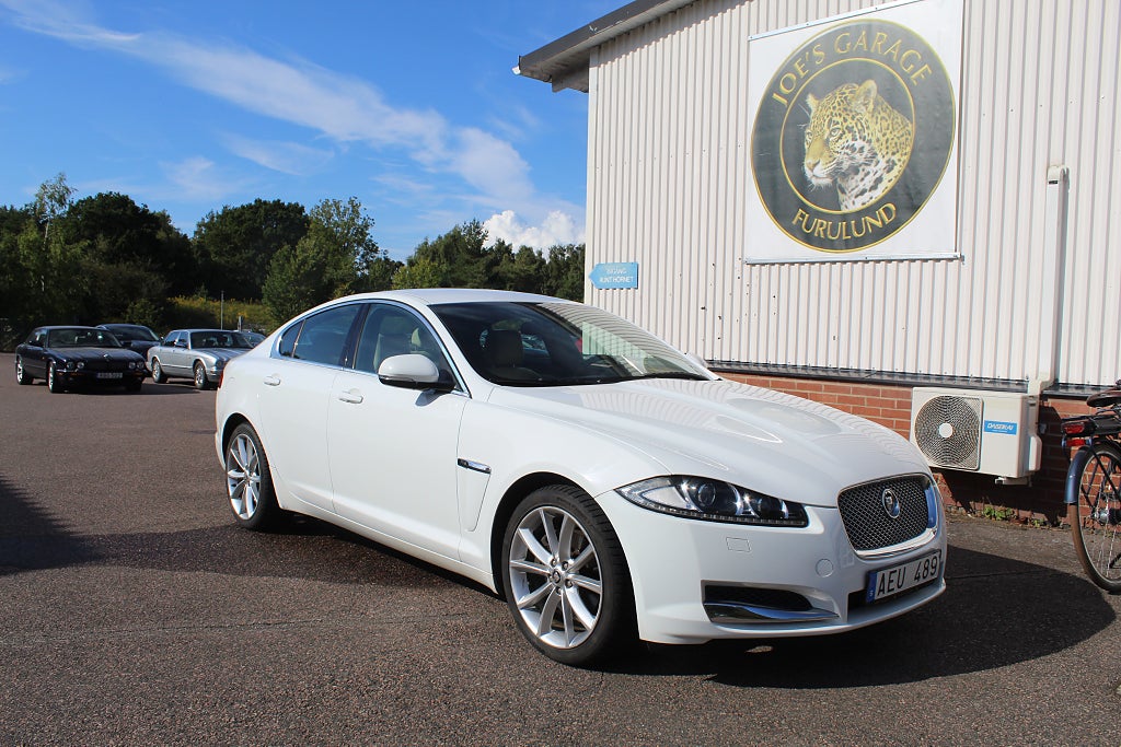 Jaguar XF 2,0 bensin, turbo, lågmil!