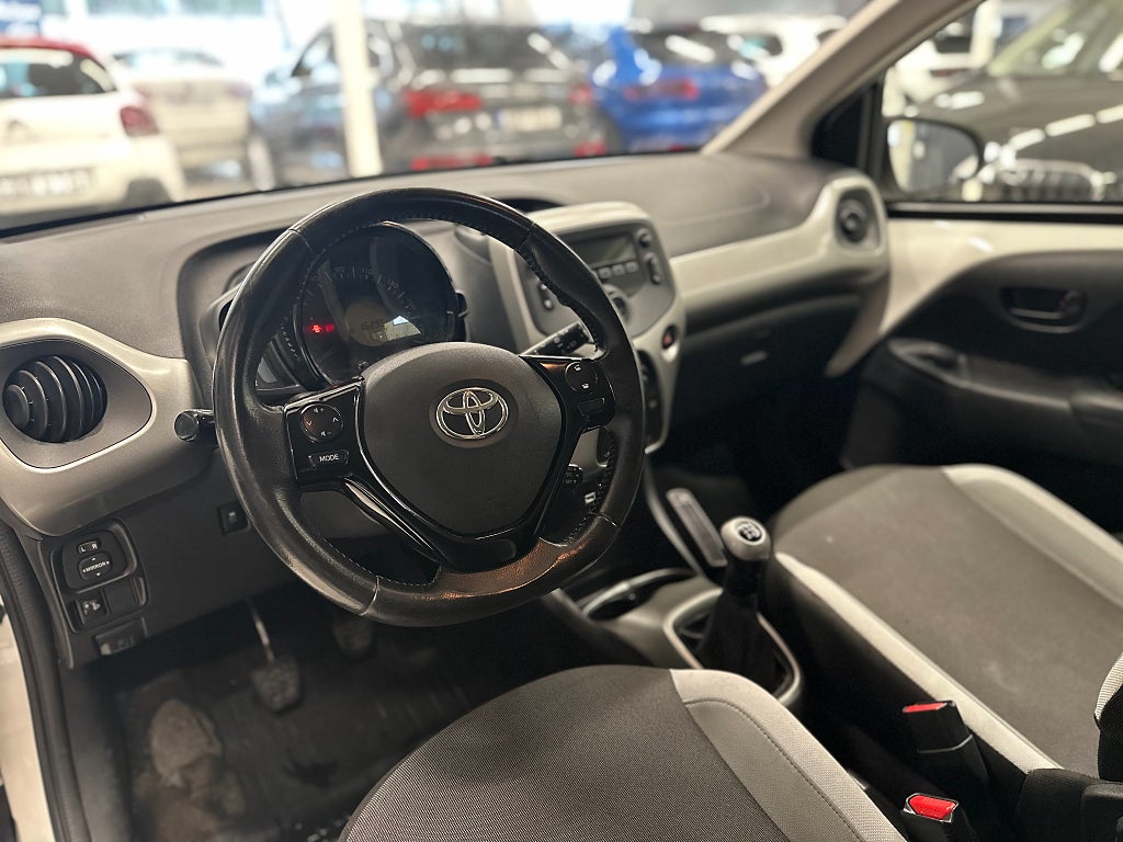 Toyota Aygo 5-dörrar 1.0 VVT-i X-PLAY Touch motor & Kupé värmare