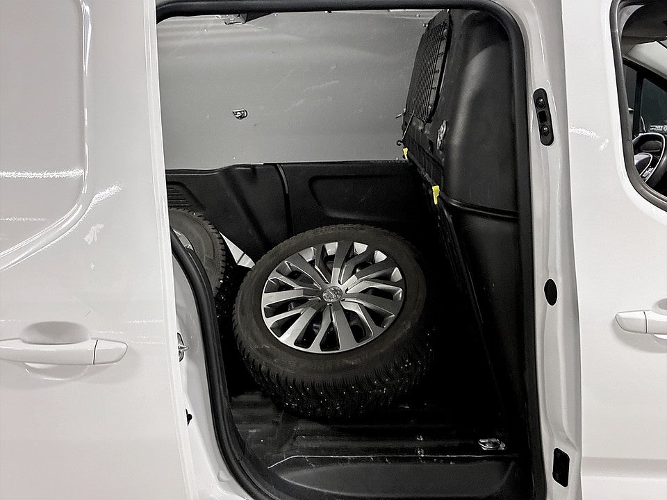 Bild på Peugeot Partner PRO+ L1 BHDi 130 Aut - WEBASTO, DRAG, BACKKAMERA