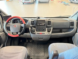 Husbil-halvintegrerad Knaus Sport TI 14 av 15