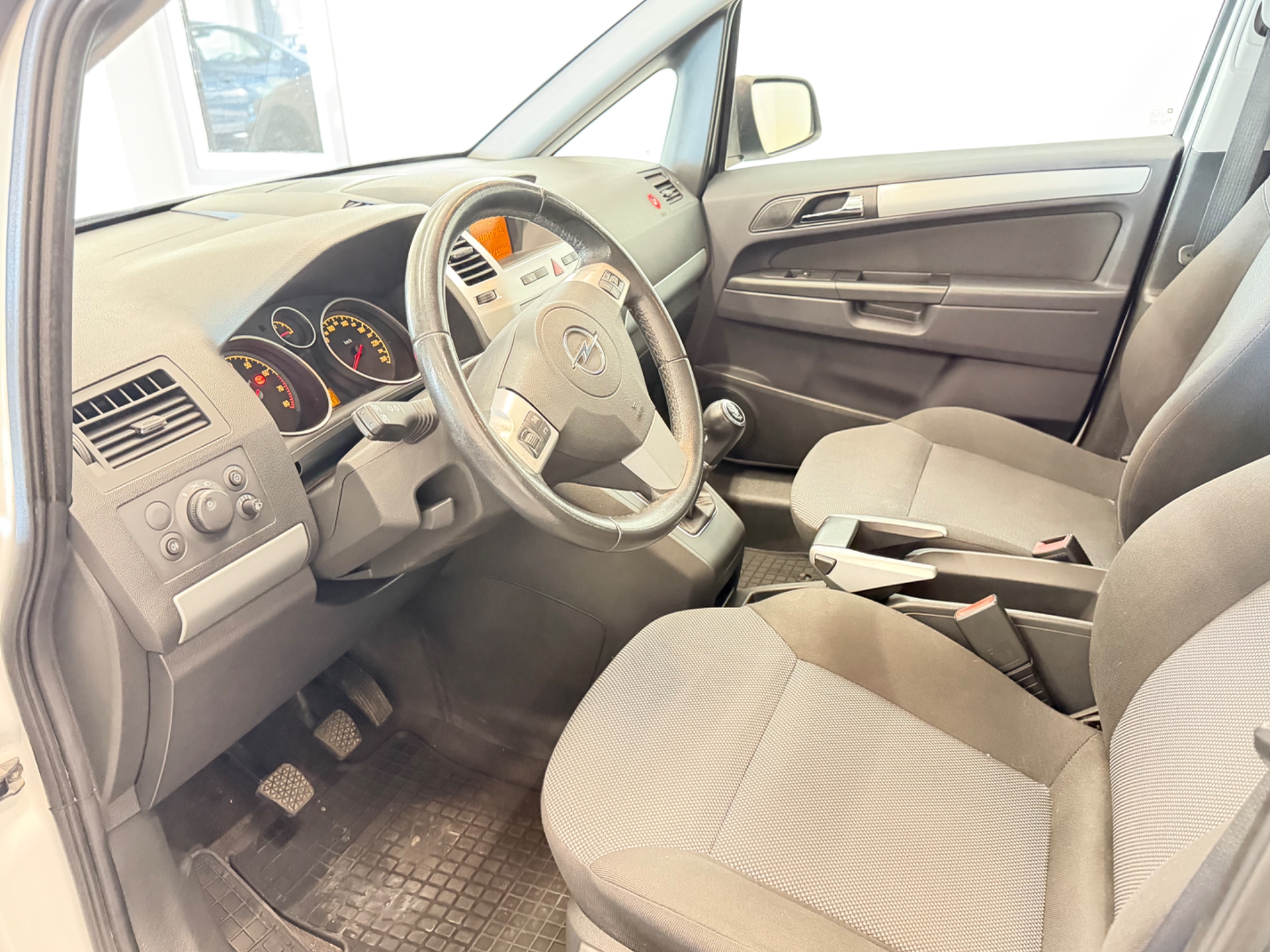 Opel Zafira 2010, bild 6/36