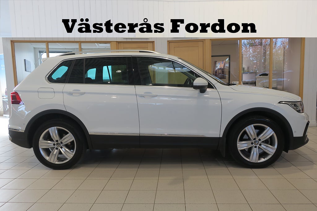 Volkswagen Tiguan eHybrid 1.4 TSI Drag Värmare 360° Keyless Cockpit