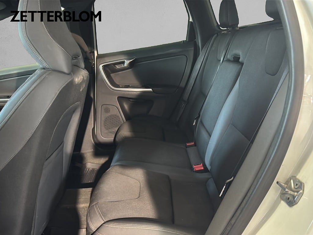 SUV Volvo XC60 9 av 14