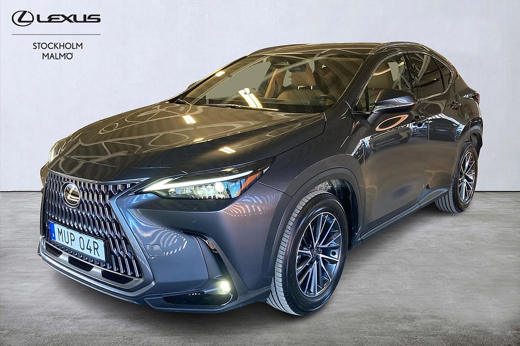 Lexus NX 450h+ AWD Business Plus Skinn B-kam Drag Värmare