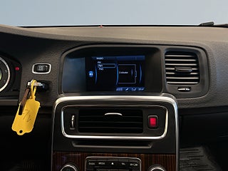 Volvo V60 D3 Summum Drag/MoK-Värm/SoV-Däck/Skinn/KamremBytt/Psens – bild 15