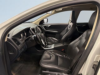Volvo XC60 D3 Summum SoV-hjul/Panorama/Dvärmare/Dragkrok/Skinn – bild 7