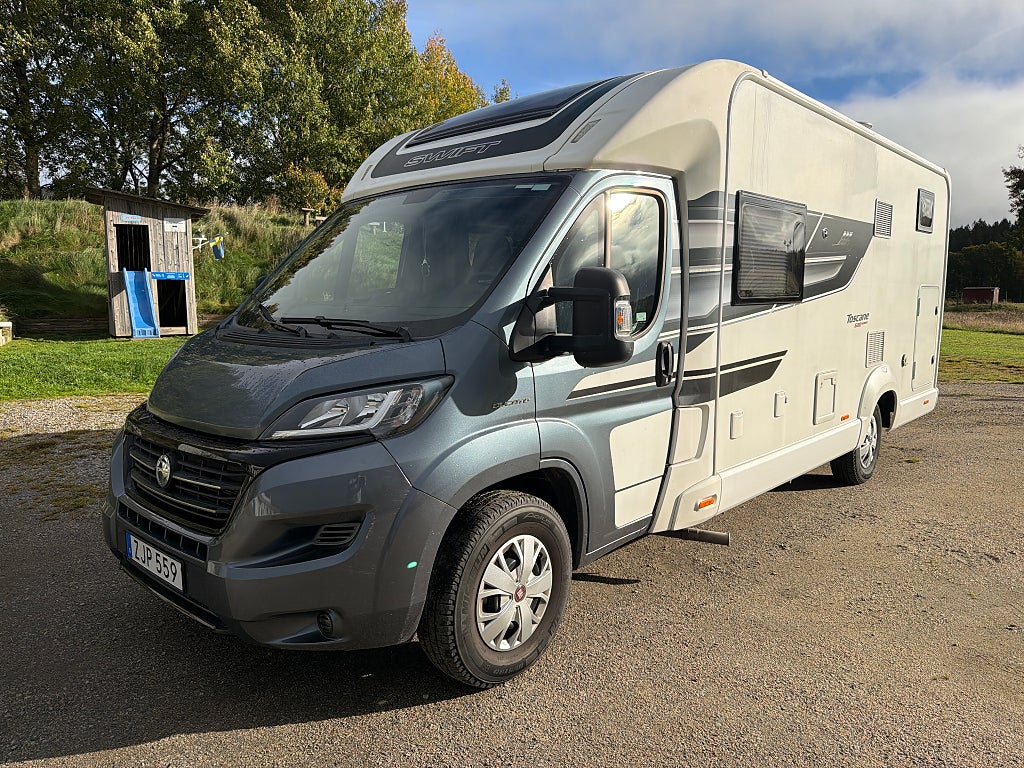 Swift 694 EB Långbäddar Taksäng 5-sits 2.100 mil Fiat 2.3 MJT 6-vxl 