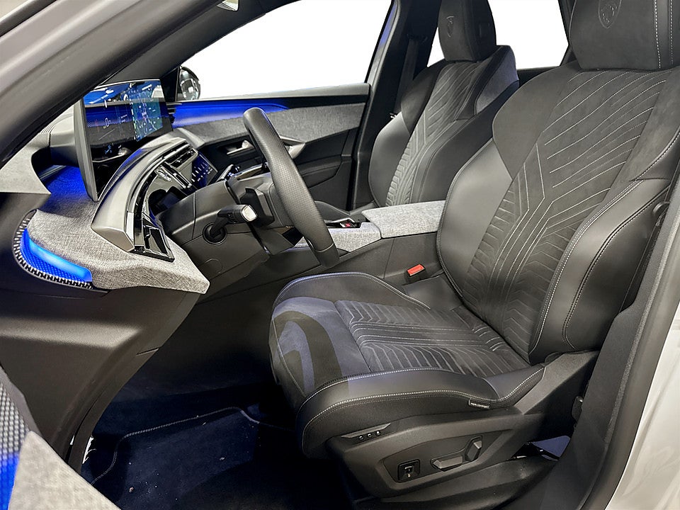 Bild på Peugeot E-3008 GT Ultimate+ 4WD - DEMO