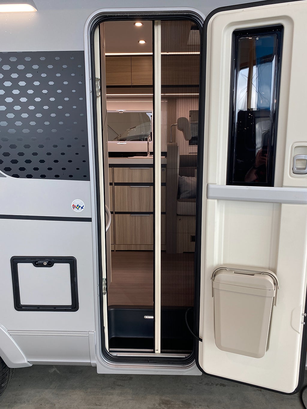 Adria Compact DL 60 Y / Vårmässa 20–22 mars – Påfyllt lager! - Adria