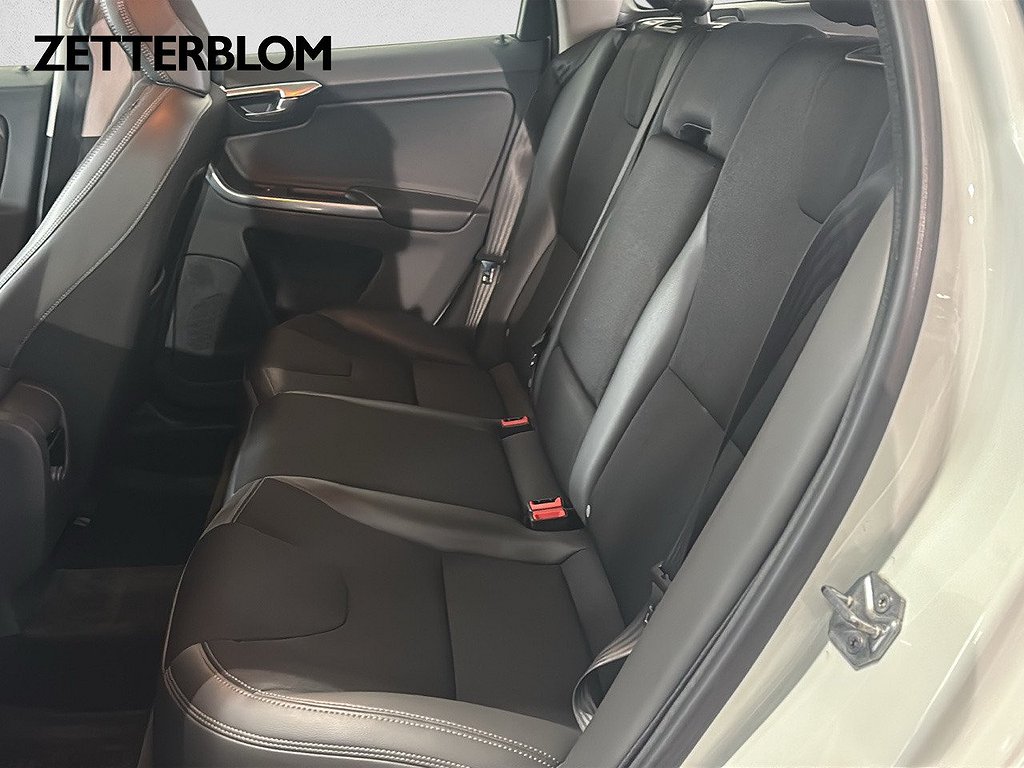 SUV Volvo XC60 9 av 14