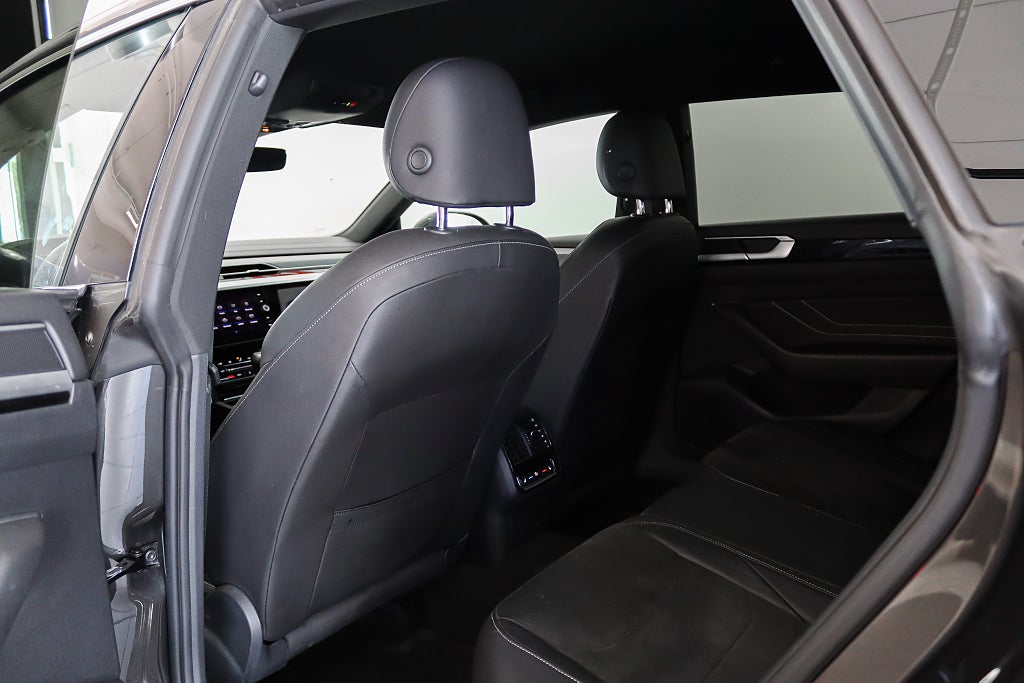 Volkswagen Arteon Shooting Brake 2.0 TDI 4M R-Line Cockpit Värmare Drag