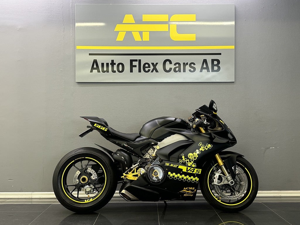 Ducati Panigale V4S DQS | Ventiljusterad | Kamera | Öhlins | Nytt däck