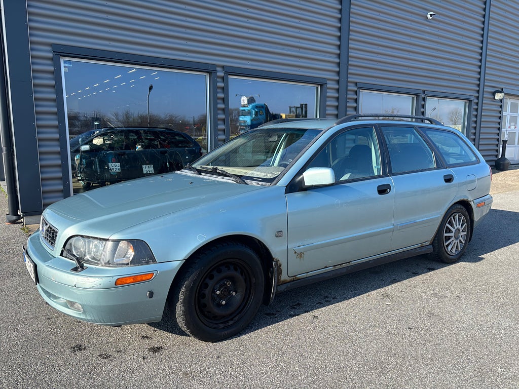 Volvo V40 2.0T Dragkrok / Besiktigad / Alu Fälgar  