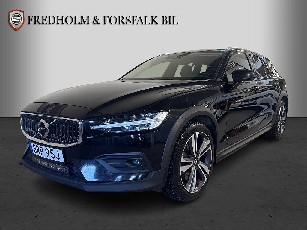 Volvo V60 Cross Country B4 AWD 197HK Läder Navi Kamera H/K 19 Tum SE-UTR! 