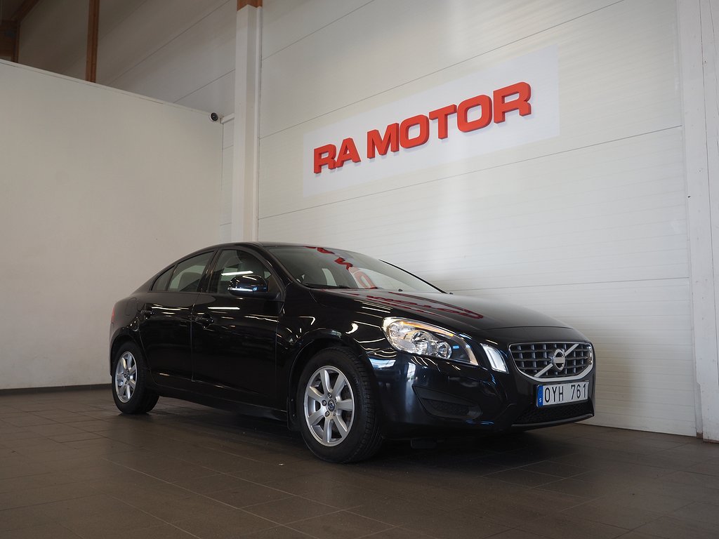 Volvo S60 T3 Kinetic 150hk | Låga mil | 2012