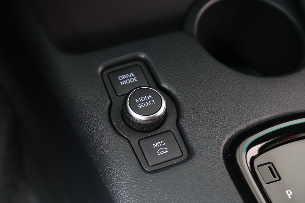 Toyota Hilux Dubbelhytt 2,8 MHEV 204hk Invincible 4WD Flak/Kåpa Moms