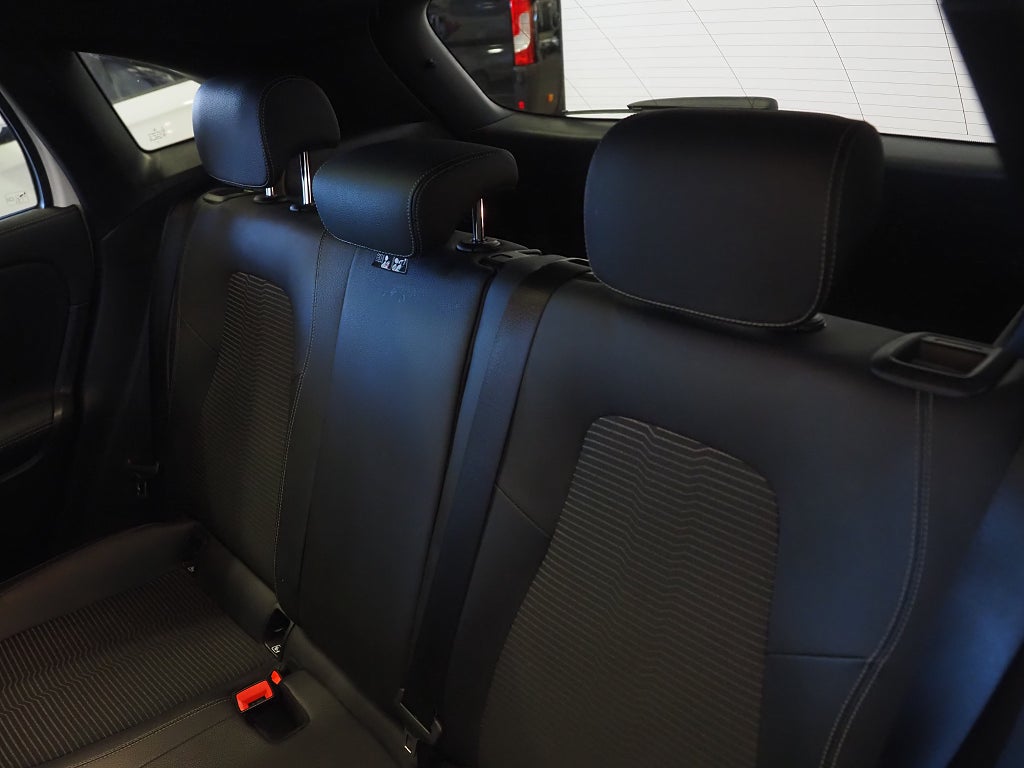 Mercedes-Benz GLA 200 d 8G-DCT Progressive Line Pano Drag Navi Kamera 2021