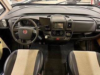 Husbil-integrerad LMC Grand Explorer I800 AUT 180HK 3 av 27