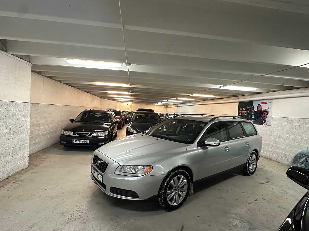 Volvo V70 2.4DGeartronic Kinetic automatisk. Drag. Nybesik.6Månaders G