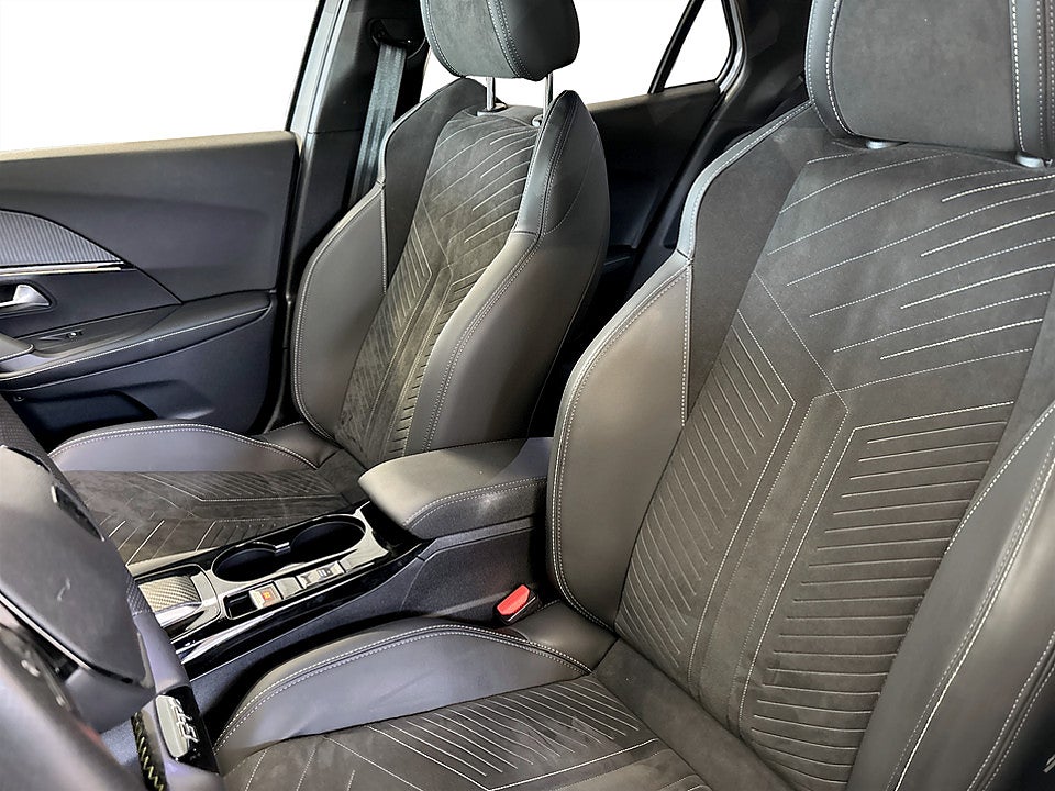 Bild på Peugeot 2008 GT 1.2 PT 130hk Aut B-KAMERA NAVI