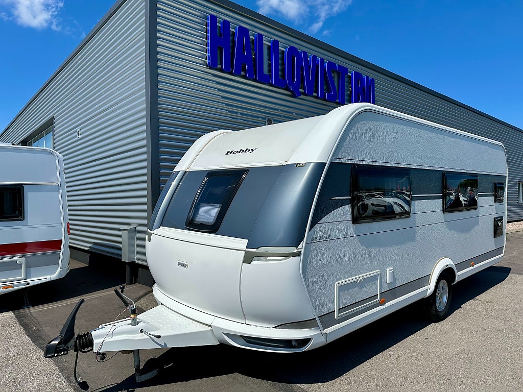 Hobby 560 KMFE  DE LUXE 3-Vån säng