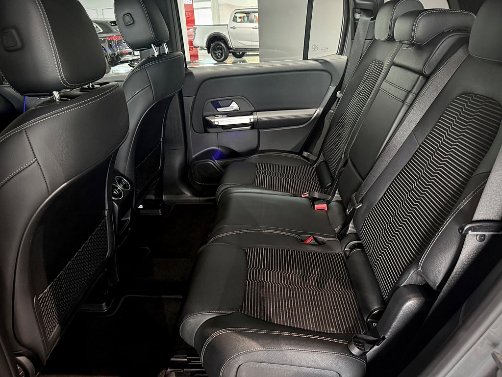 Mercedes-Benz EQB 300 4MATIC Progressive Line Värmare Navi - bild 6