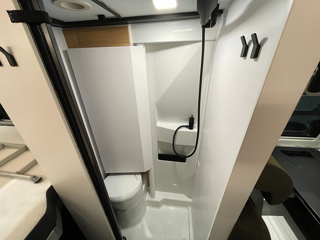 Adria Twin 640 SGX /Automat /höj & sänkbar säng/Multimedia/ - Adria