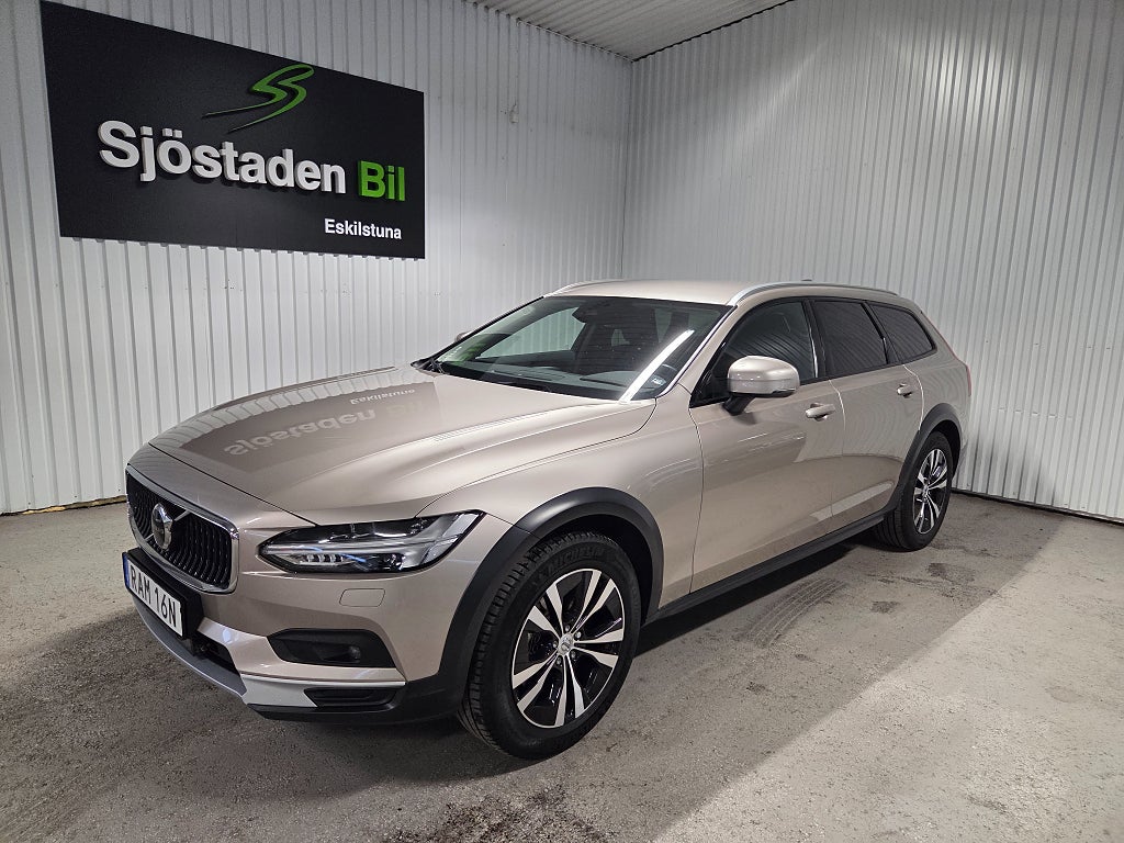 Volvo V90 Cross Country B4 AWD Automat Bränslevärmare Dragkrok Backkamera 